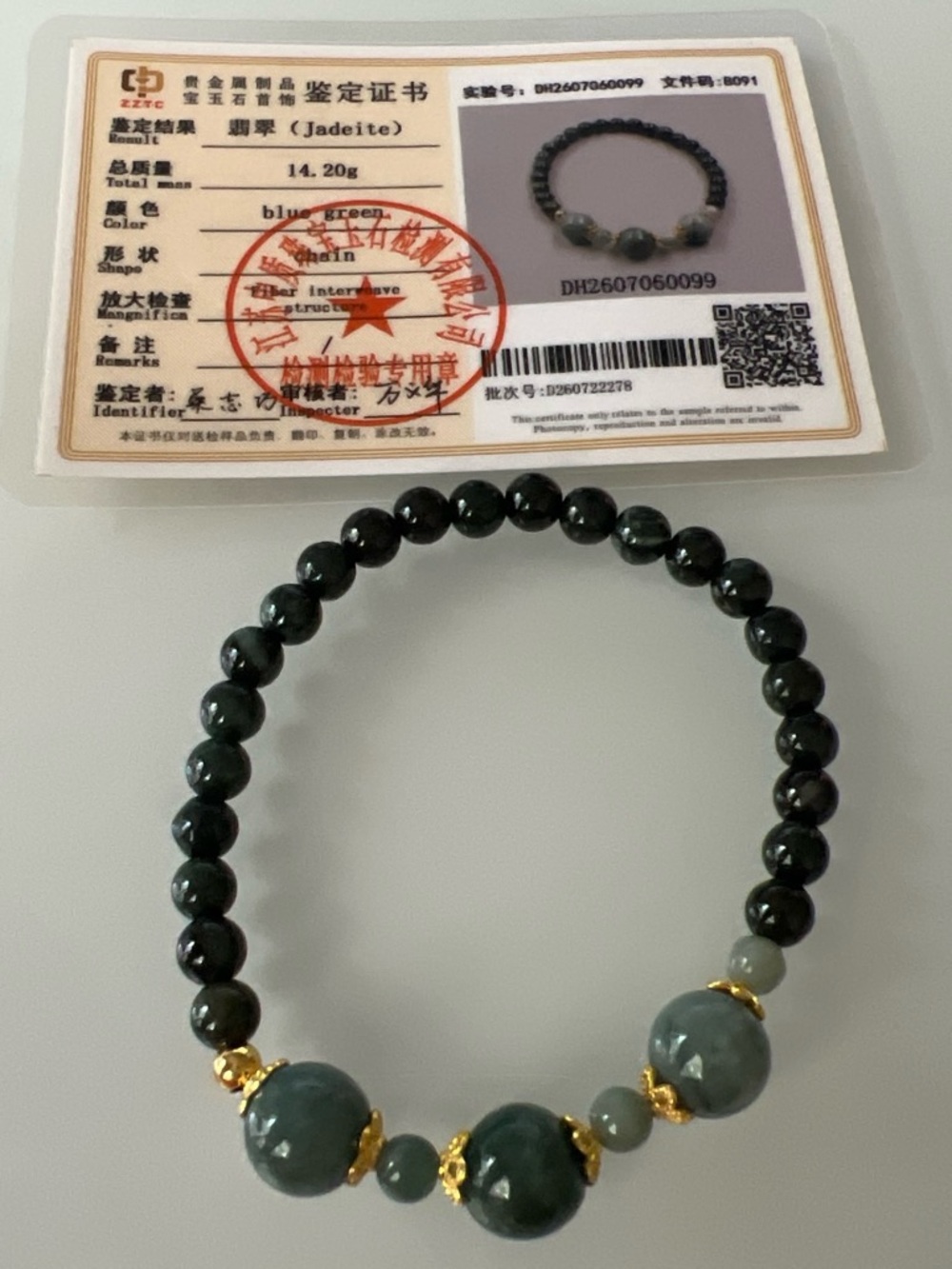 Jadeite Green Bead Bracelet with Gold Accents - Unbranded